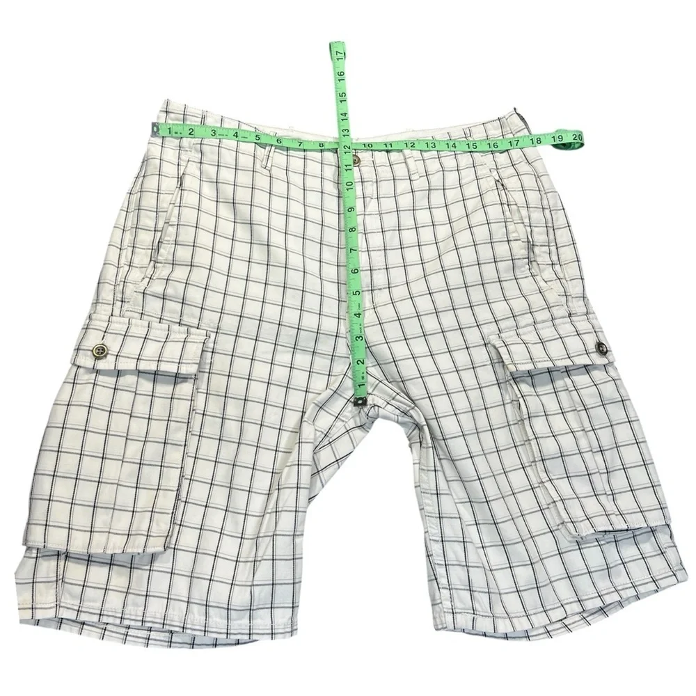 Levis White Label Cargo Utility Shorts Plaid Cotton Mens size 33 Preowned EUC